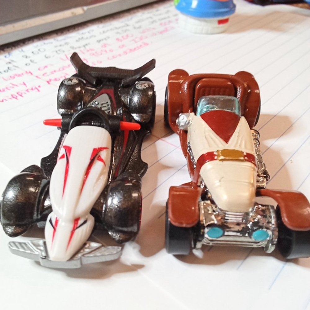 Hot Wheels Star Wars Character Cars Lot of 2 Darth Vader Obi Wan Kenobi